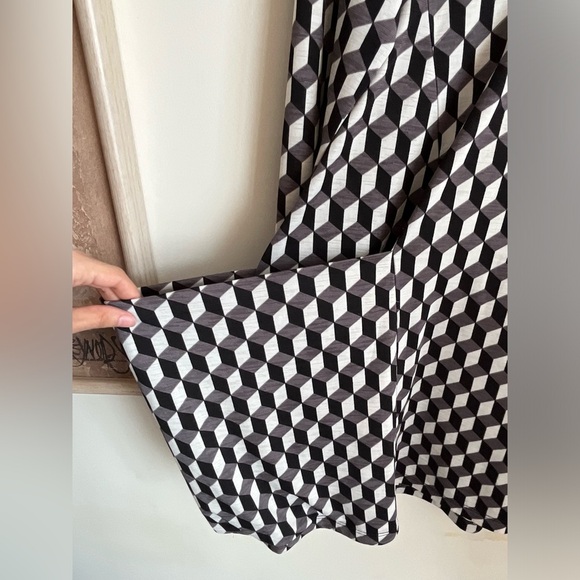 Comfy USA Geometric Cowl neck Large Pocket Top Size S - Picture 2 of 10